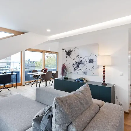Sophisticated In With Balcony Appartement Brégence
